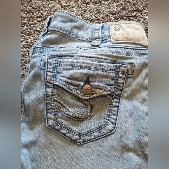 Silver Jeans Co.- Light Wash Aiko Mid Capri- W31/L22 - Picture 2 of 9